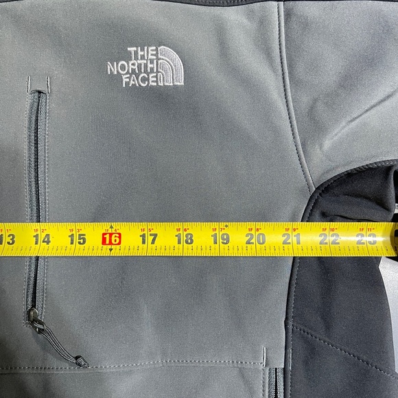 The North Face Shell Jacket - Picture 8 of 8
